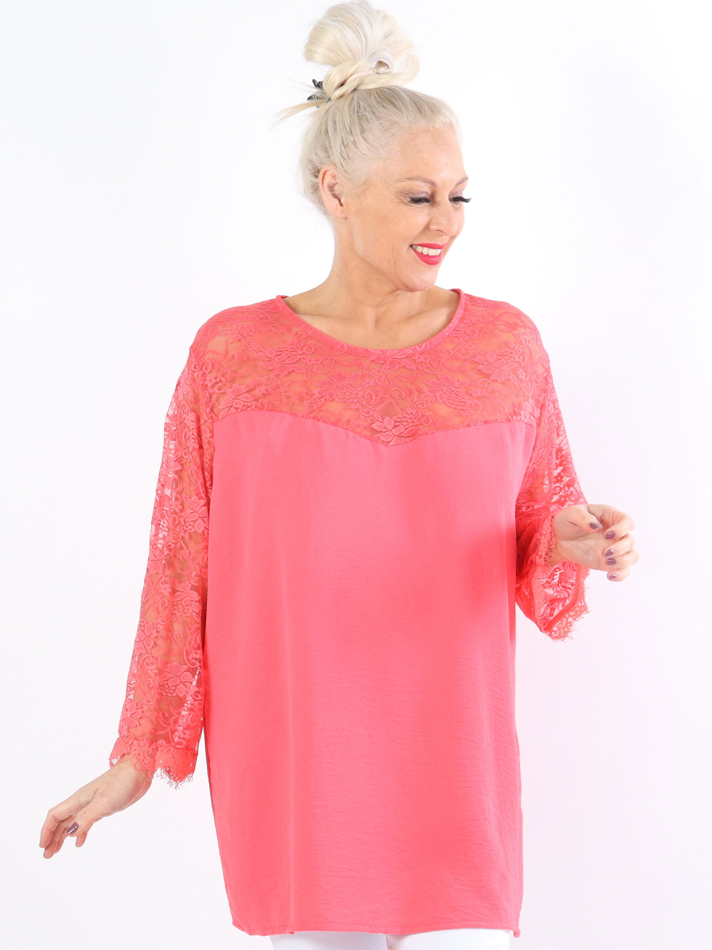 Nadine - Sød plus size blonde tunika med sløjfe i ryggen